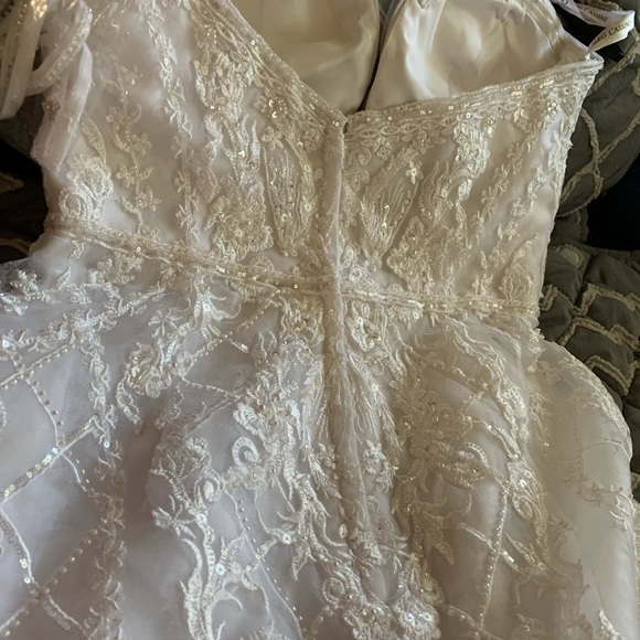 Brand New David’s Bridal Beaded Scroll and Lace Mermaid Wedding Dress Size 4 - Picture 6 of 16